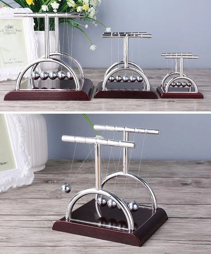 Newton's Cradle Desk Toy
