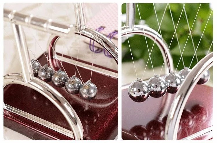 Newton's Cradle Desk Toy